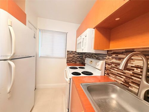 412-6055 W 19th Ave, Hialeah, FL, 33012 | Card Image