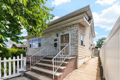 229 Brighton Ave, Belleville, NJ, 07109-3518 | Card Image