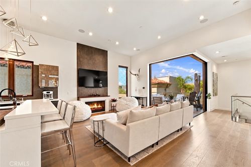 721 1st Pl, Hermosa Beach, CA, 90254-5207 | Card Image