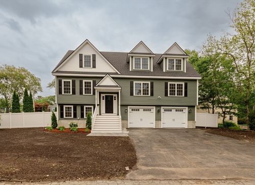 34 Torre St, Reading, MA, 01867-2720 | Card Image
