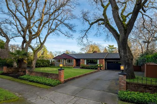 3465 Cadboro Bay Rd, Victoria, BC, V8R5K7 | Card Image