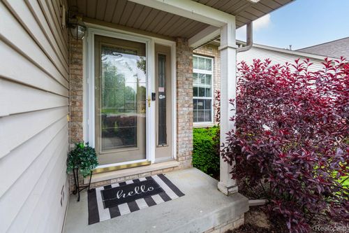 6075 Davison Rd, Burton, MI, 48509-1606 | Card Image