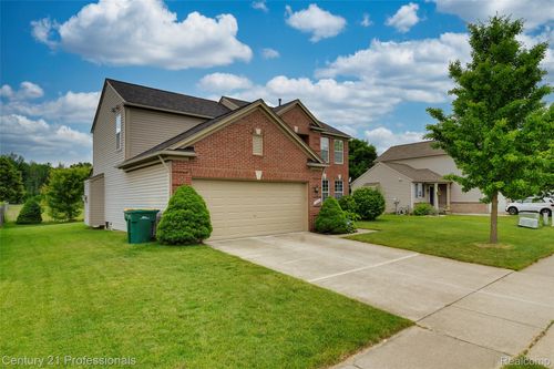 7648 Berwick Dr, Ypsilanti, MI, 48197-2945 | Card Image