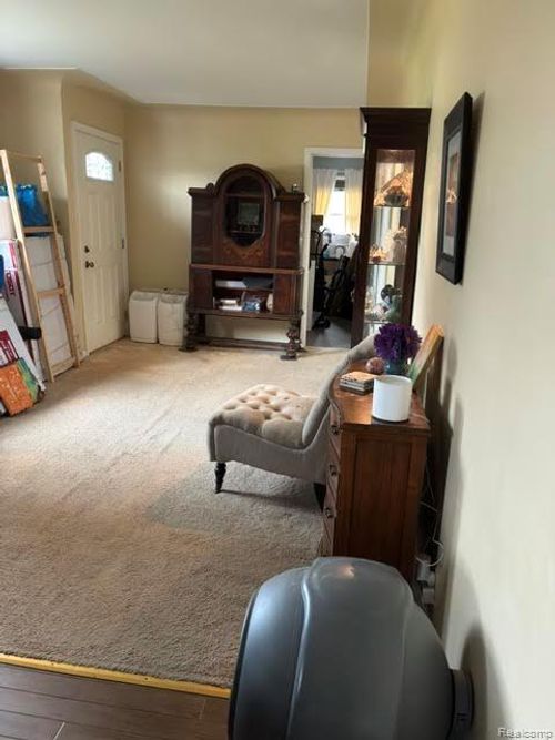 30981 Puritan St, Livonia, MI, 48154-3295 | Card Image