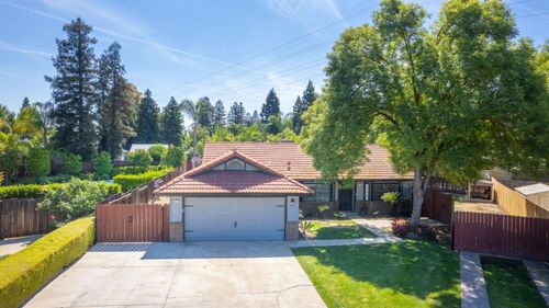 2250 Escalon Ave, Clovis, CA, 93611-5427 | Card Image