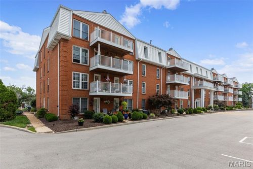 33-14443 Bantry Ln, Chesterfield, MO, 63017-8224 | Card Image