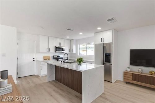 2368 Winterwood Blvd, Las Vegas, NV, 89142-1817 | Card Image