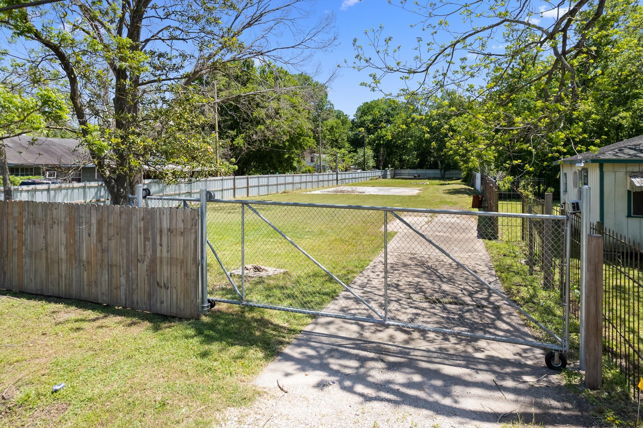 Land in Houston 2