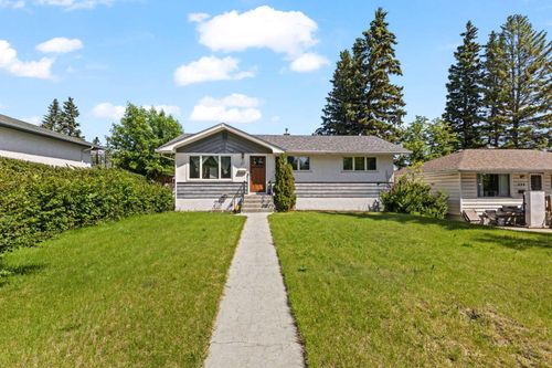 424 Blackthorn Road Nw, Calgary, AB, T2K3S3 | Card Image