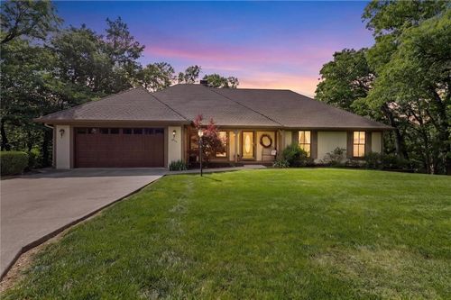 812 High Dr, Excelsior Springs, MO, 64024-2719 | Card Image