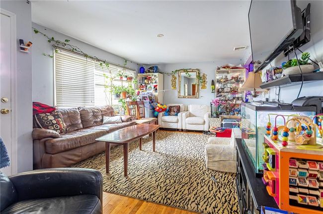 27 Bascom Pl, Home with 6 bedrooms, 3 bathrooms and null parking in Staten Island NY | Image 4