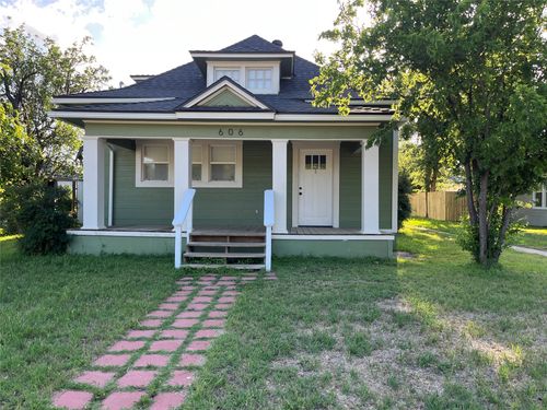 606 S Pecos St, Coleman, TX, 76834-4136 | Card Image