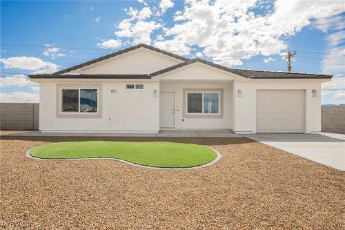 581 Valiant Ave, Pahrump, NV, 89060-4063 | Card Image