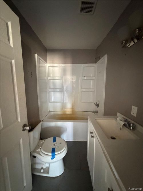 5784 Garland St, Detroit, MI, 48213-3331 | Card Image