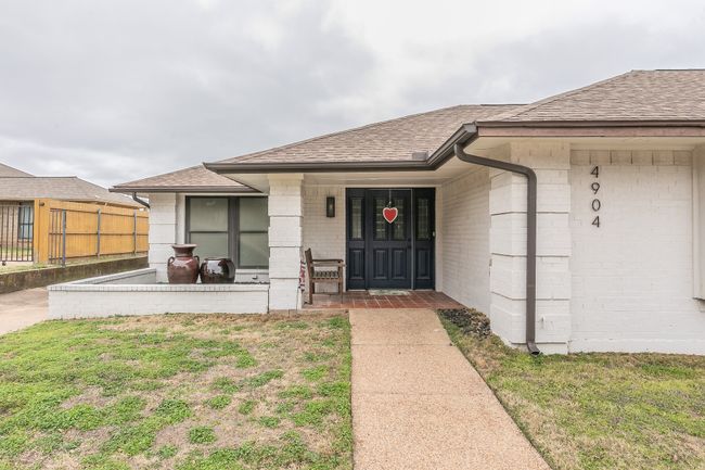 Unit 4904 Doorway to property with a yard | Image 22