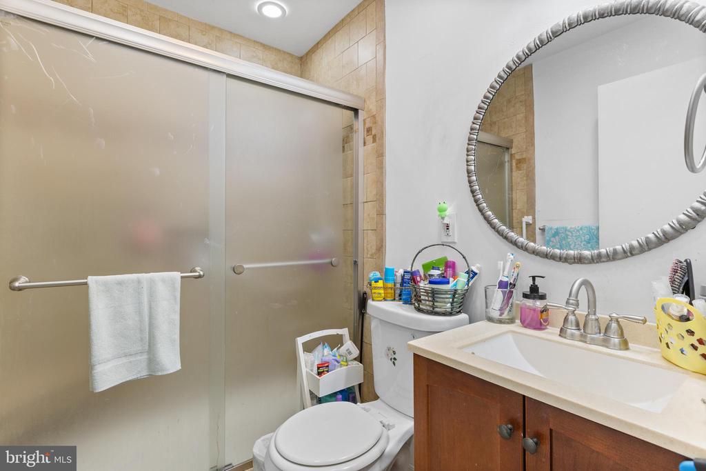 Residential in LEVITTOWN 2