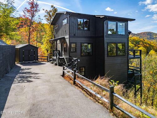 3316 Sugar Maple Loop Rd, Sevierville, TN, 37862-8627 | Card Image