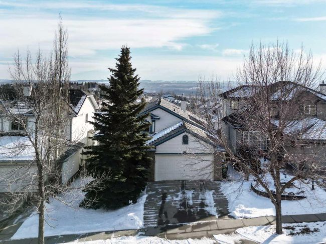 2281 Sirocco Drive Sw, Home with 3 bedrooms, 2 bathrooms and 4 parking in Calgary AB | Image 3