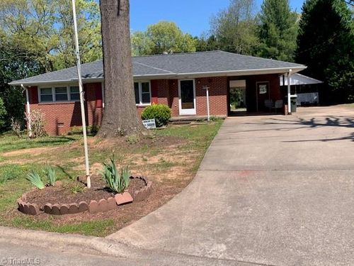 1247 Norman Dr, Eden, NC, 27288-5941 | Card Image