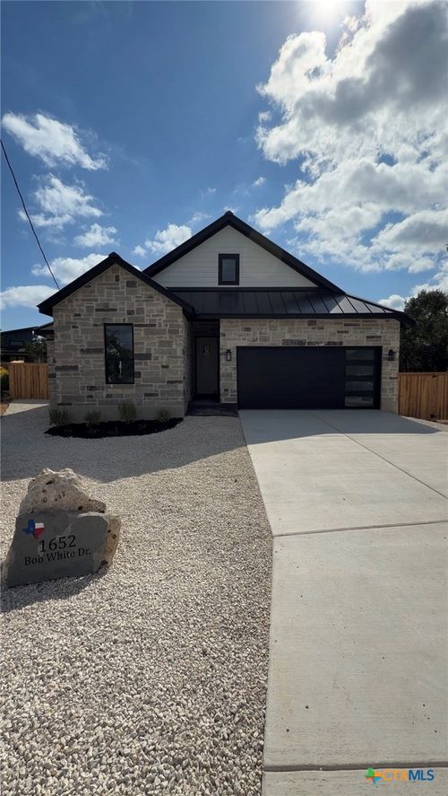 1652 Bob White Dr, Spring Branch, TX, 78070-5274 | Card Image
