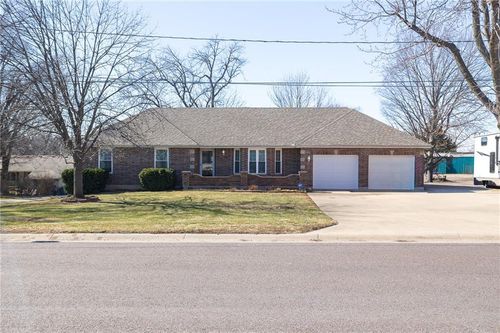 207 N 4th St, Odessa, MO, 64076-1147 | Card Image