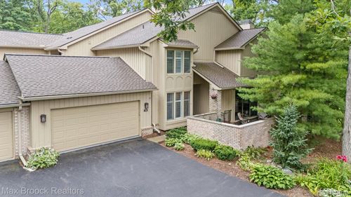 1109 Ivyglen Cir, Bloomfield Hills, MI, 48304-1237 | Card Image