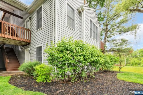 82 Stonyridge Dr, Lincoln Park, NJ, 07035-2247 | Card Image