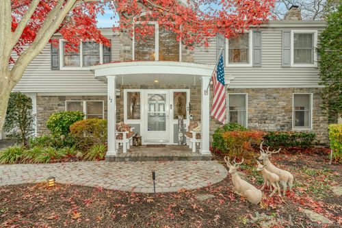 17 Thide Ct, Smithtown, NY, 11787-1516 | Card Image