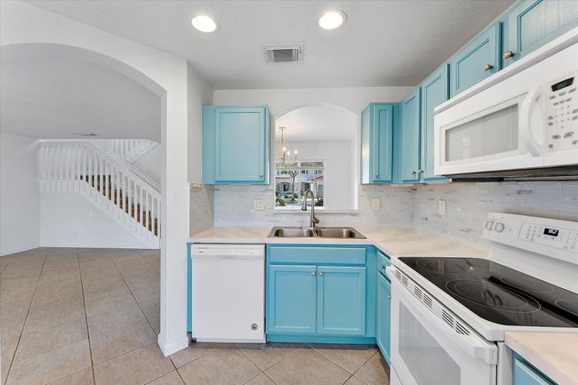 6204 Sandy Bank Ter, Condo with 2 bedrooms, 3 bathrooms and null parking in Riviera Beach FL | Image 7