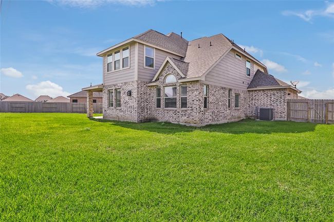 14910 Lake Shore Ave, House other with 4 bedrooms, 4 bathrooms and 3 parking in Mont Belvieu TX | Image 35