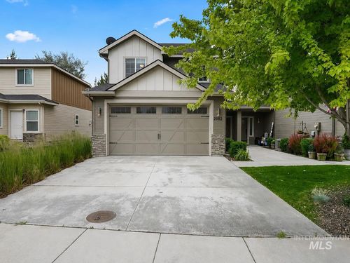 2082 W Pine Ave, Meridian, ID, 83642-5484 | Card Image