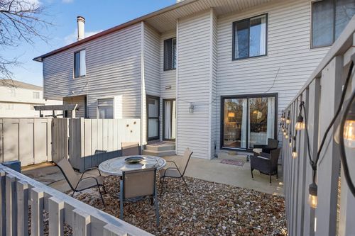 2327 Sky Line Dr, Waterloo, IA, 50701-9781 | Card Image