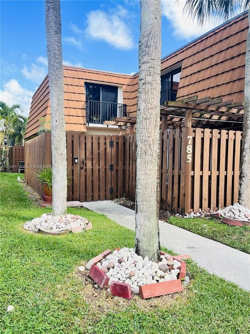 785-785 Sw 120th Way, Davie, FL, 33325-3884 | Card Image