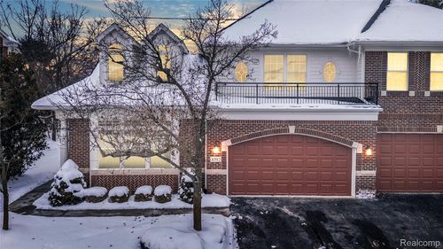 4392 Gateway Cir, West Bloomfield, MI, 48322-3670 | Card Image