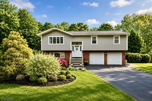 22 Caro Dr, Oak Ridge, NJ, 07438-8831 | Card Image