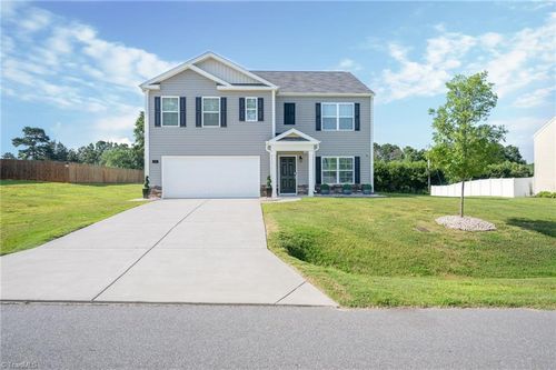 437 Daniel Dr, Lexington, NC, 27295-9879 | Card Image