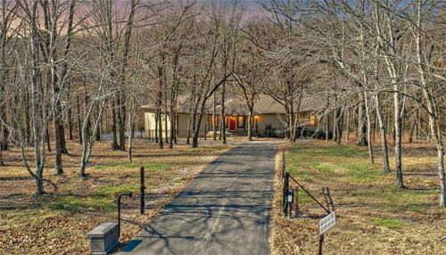 9933 Buckskin Cir, Rogers, AR, 72758-7599 | Card Image