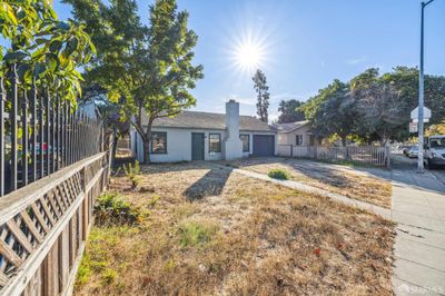 1386 Bay Road, House other with 2 bedrooms, 1 bathrooms and 1 parking in East Palo Alto CA | Image 3