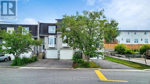 4 William Curtis Circle, Newmarket (Gorham-College Manor), ON, L3Y8L7 | Card Image