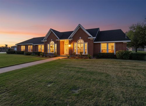 714 Louisiana Ave, Shiner, TX, 77984-3009 | Card Image