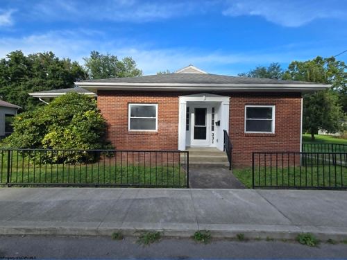 331 Maple Ave, Grafton, WV, 26354-1815 | Card Image