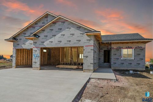 909 Sundance St, Valley Springs, SD, 57068-2007 | Card Image