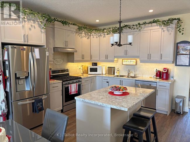 UNIT-18 - 18 The Way, Townhouse with 2 bedrooms, 3 bathrooms and 2 parking in Goderich ON | Image 9