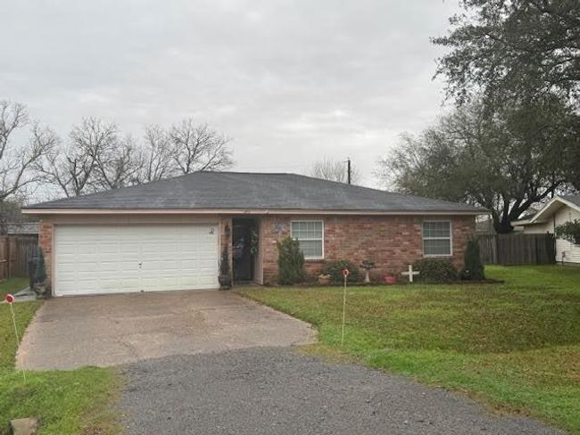 245 E Clover St, House other with 3 bedrooms, 2 bathrooms and 2 parking in Bridge City TX | Image 25