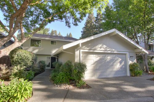 2042 University Park Drive, Sacramento, CA, 95825 | Card Image