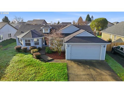 734 E 15th Cir, La Center, WA, 98629-5568 | Card Image