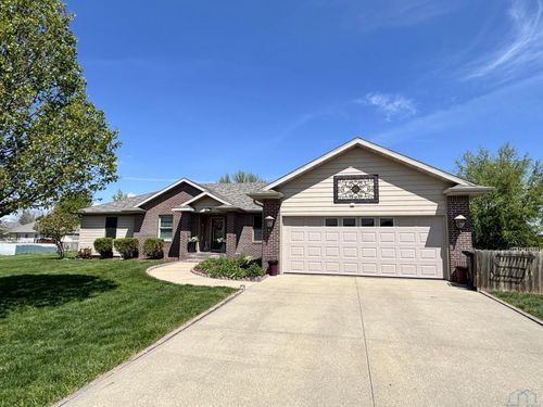 501 Huntington Ct, Sergeant Bluff, IA, 51054-8916 | Card Image