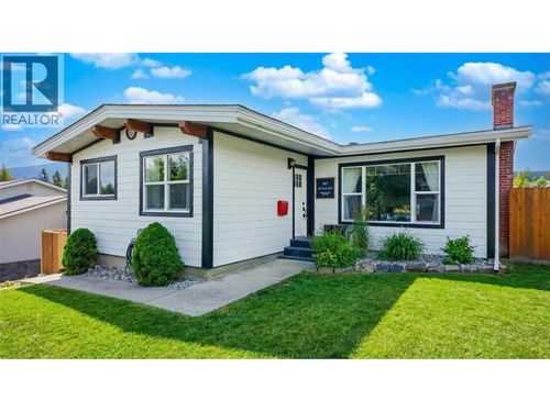 915 10th Street S, Cranbrook, BC, V1C1S9 | Card Image