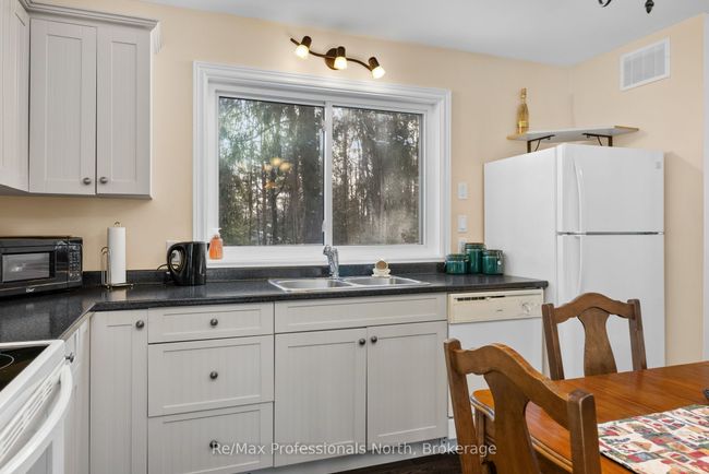 1011 Fitchett Lane, House other with 3 bedrooms, 2 bathrooms and 4 parking in Gravenhurst ON | Image 9