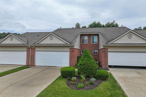 2255 Crystal Crossing Dr, Howell, MI, 48843-7004 | Card Image